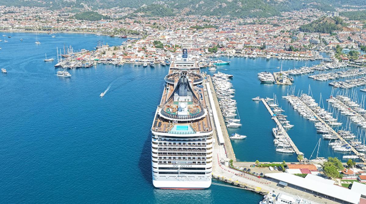 Marmaris e "MSC Divina" kruvaziyeri 4 bin 121 turist getirdi 2