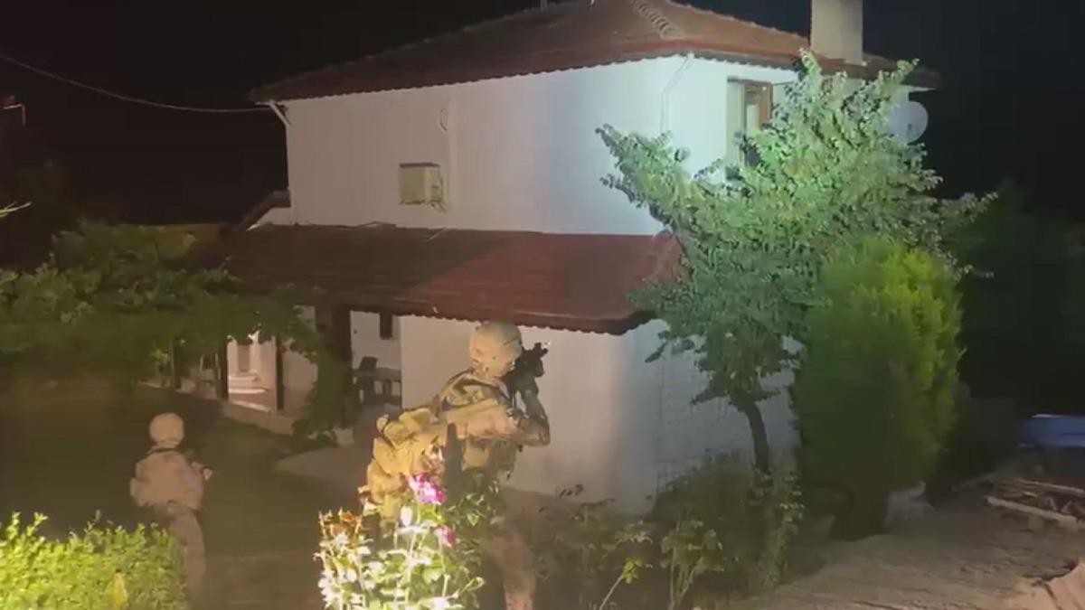 Erhan Karaal ı ka&ccedil;ıranların yakalanma anı &ccedil;ıktı! 3