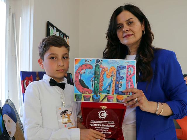 Hayalindeki CİMER'i resmedip T&uuml;rkiye birincisi oldu