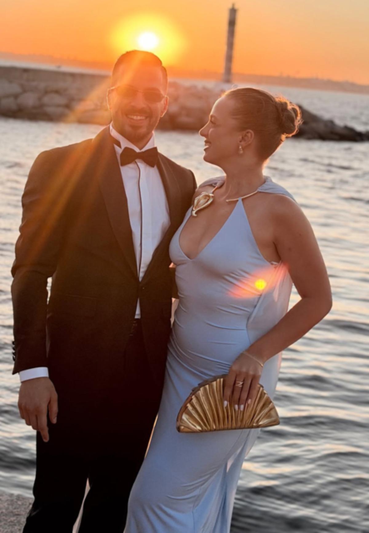 İpek Filiz Yazıcı aşka geldi! Gün batımında romantik kare... 2