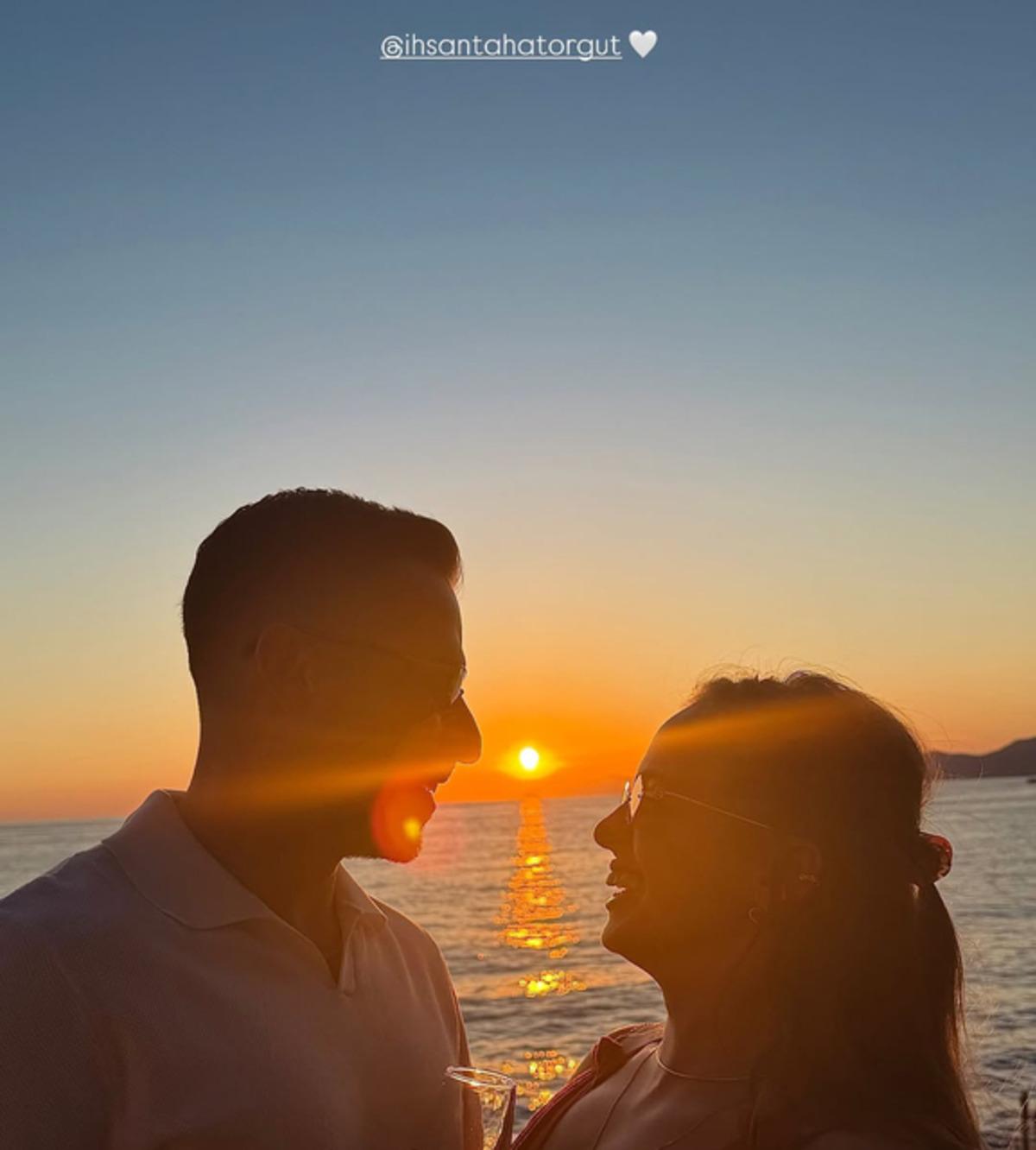 İpek Filiz Yazıcı aşka geldi! Gün batımında romantik kare... 1