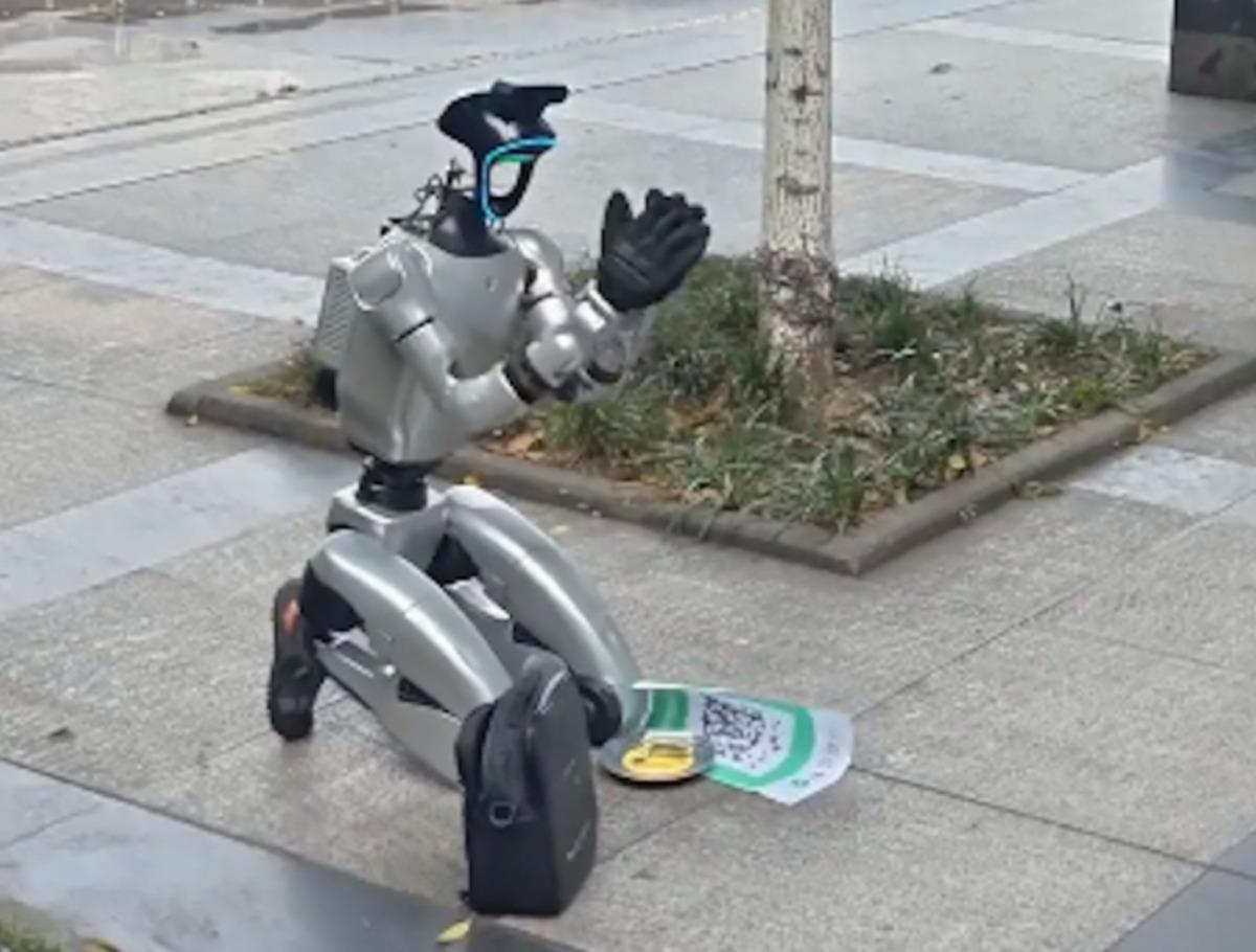 Sokakta görenler şaşkına döndü! Robot dilenciler ortaya çıktı: Elektrik faturamı ödeyin 2