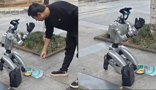 Sokakta g&ouml;renler şaşkına d&ouml;nd&uuml;! Robot dilenciler ortaya &ccedil;ıktı