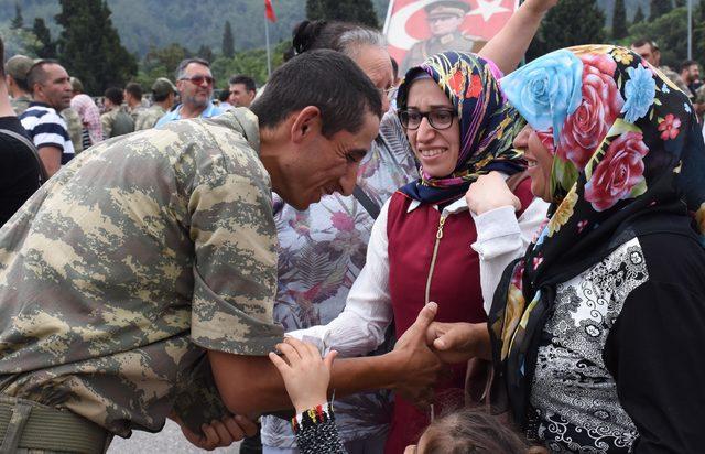 4 bin 510 askerin yemin töreninde harmandalı ve komando gösterisi