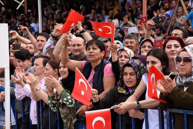 4 bin 510 askerin yemin töreninde harmandalı ve komando gösterisi