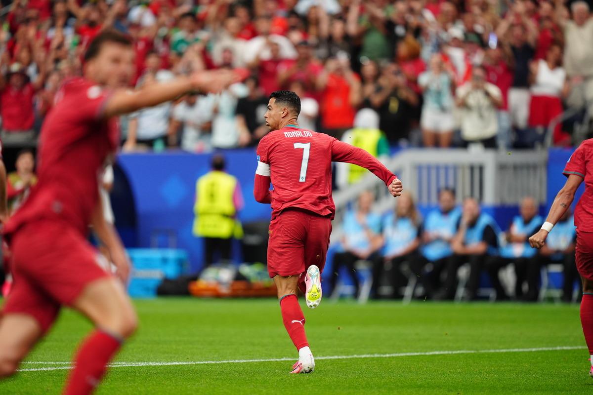 Ronaldo dan Messi ye tarihi yanıt! Dünya o anı paylaşıyor 5