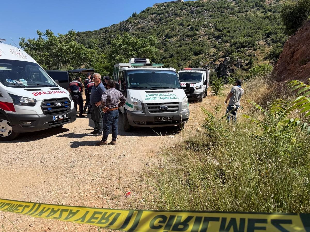 Isparta da gençlerin sır dolu ölümü! Park halindeki araçta cansız bedenleri bulundu 1