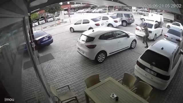 Adana'da oto galericiler sitesinde silahlı saldırı: Çok sayıda araç zarar gördü