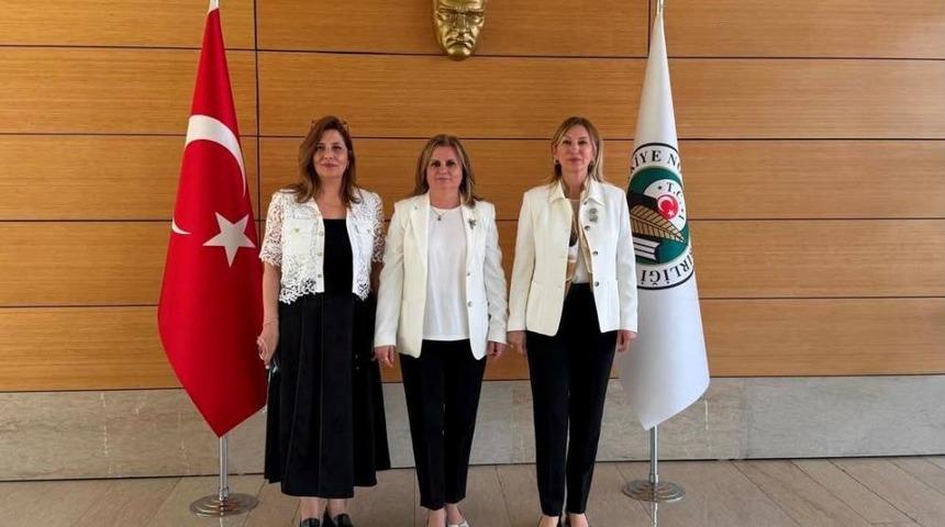 T&uuml;rkiye Noterler Birliği Başkanı se&ccedil;ilen Fulya Uysal G&uuml;ler g&ouml;reve başladı