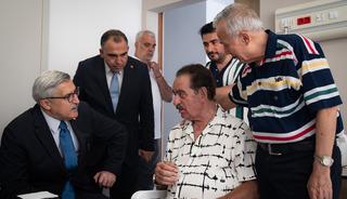 AK Parti'li Yayman, hastanede tedavi g&ouml;ren Tatlıses&rsquo;i ziyaret etti