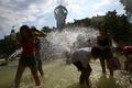Avrupa kavruluyor! O �lkede tarihinin en s�cak g�n� ya�and�