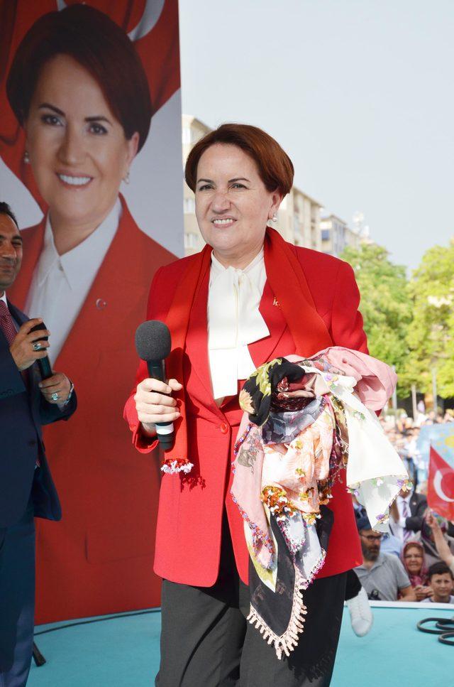 Akşener: Bu ekonomiyi bunlar yönetemez durumdalar (2)