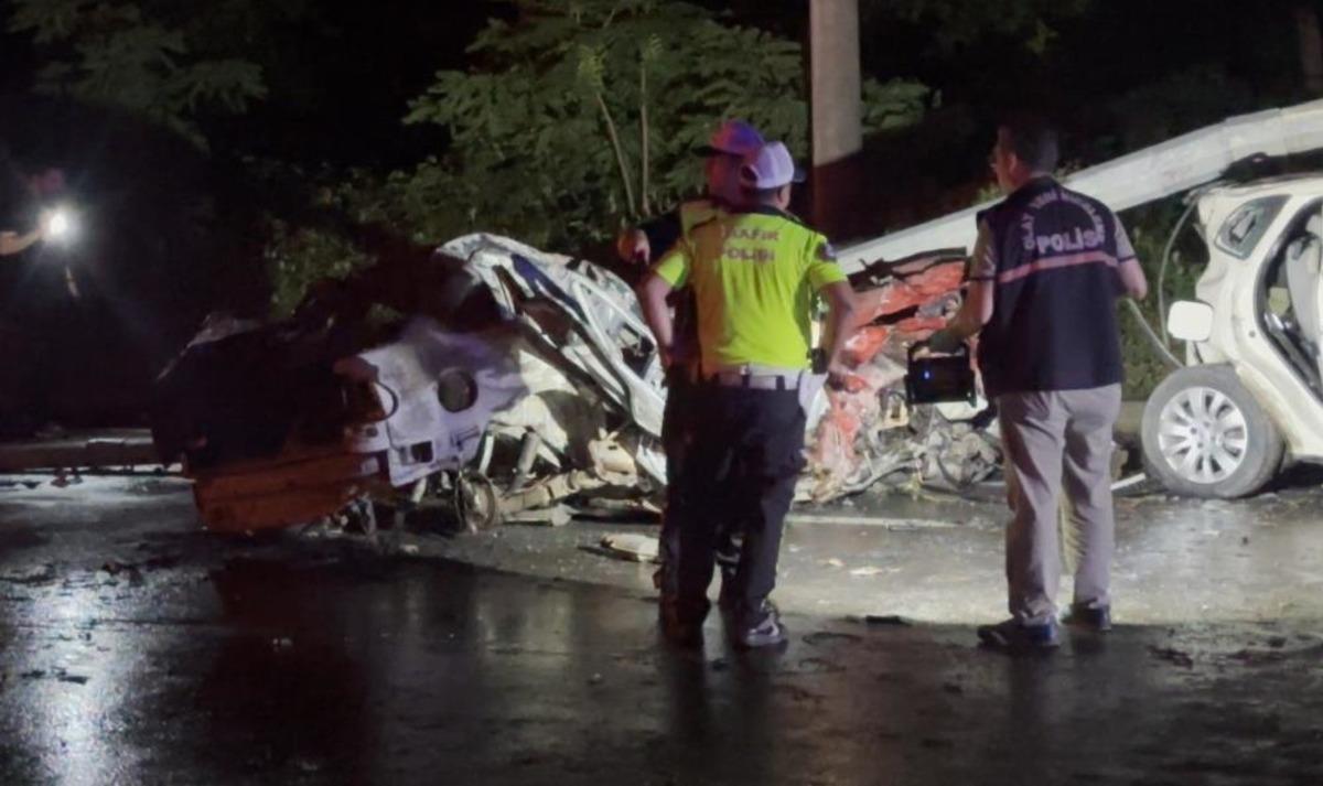 Rize de katliam gibi kaza! Otomobil alev aldı: 4 &ouml;l&uuml;, 3 yaralı 3