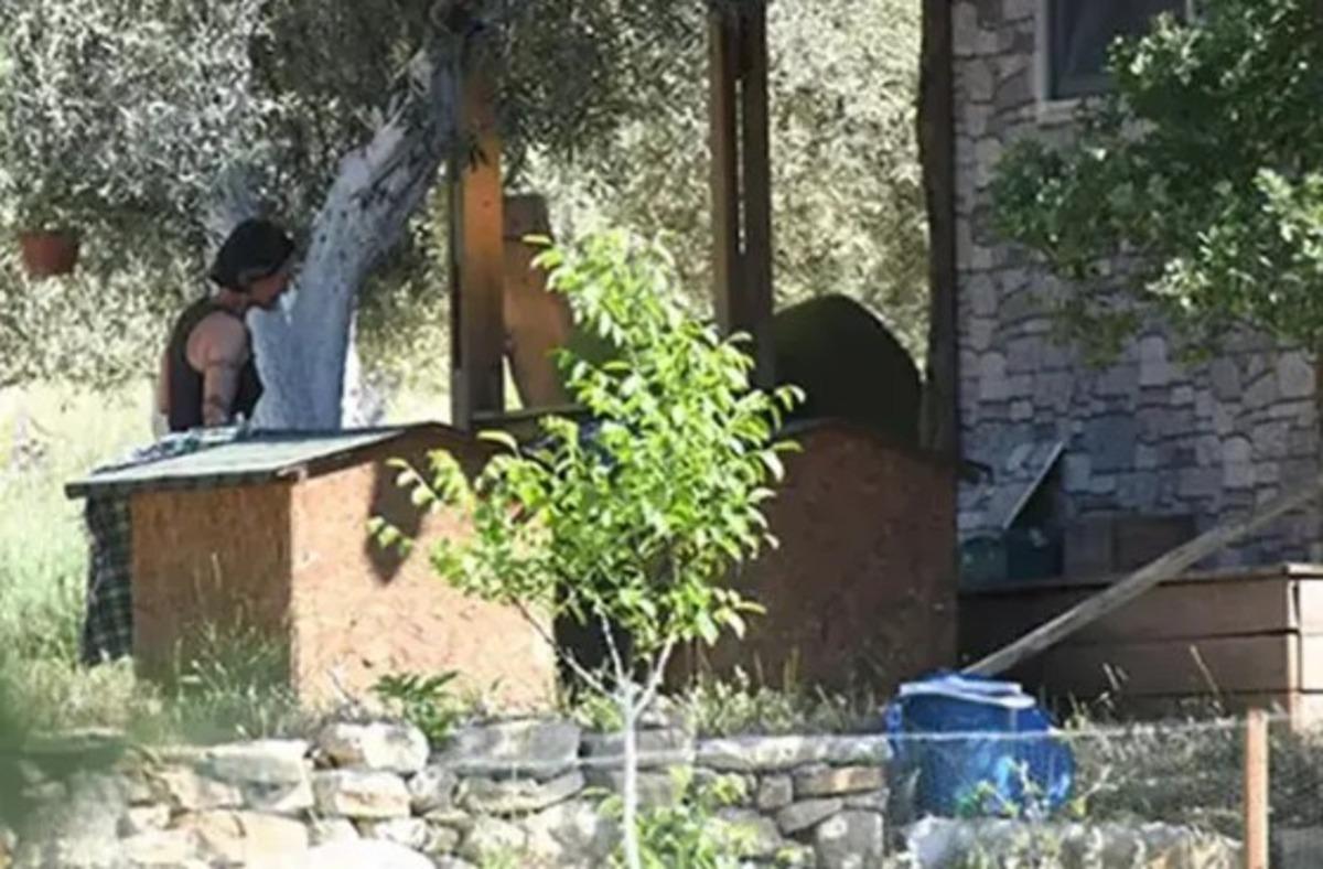 Çiftliğinin kapısına kilit vurup ortadan kaybolmuştu! Özlem Tekin yıllar sonra görüntülendi 1