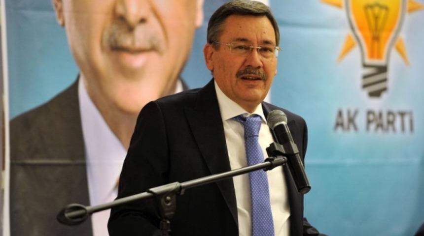 Melih Gökçek twitter'da isyan etti: Kesin bi pu...k var, yalan mı?