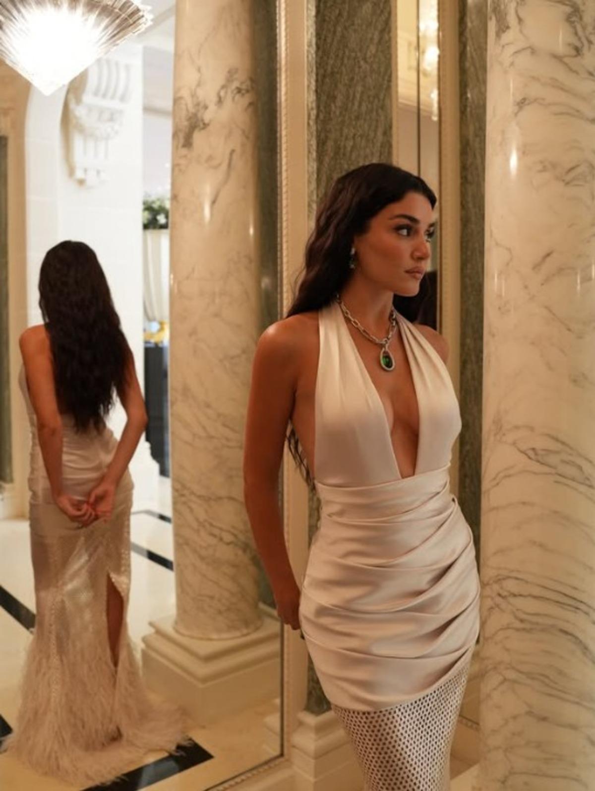 Hande Erçel son pozlarıyla yaktı geçti! Derin göğüs dekoltesi olay oldu 5