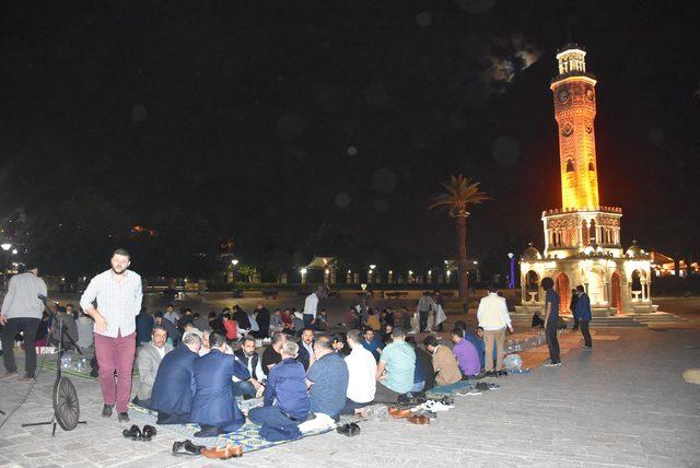 Konak Meydanı nda boyozlu- gevrekli sahur 3