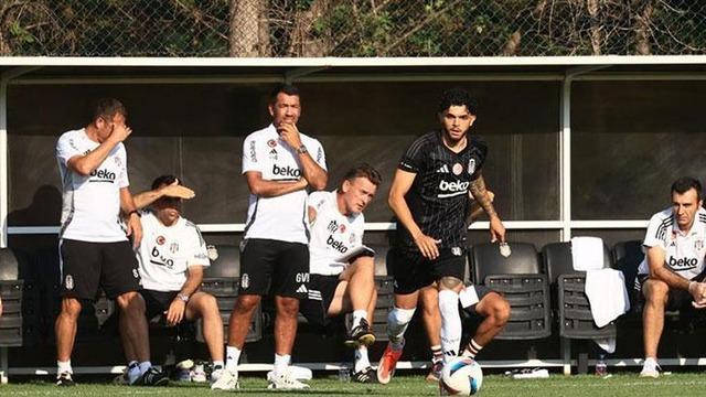 Beşiktaş'ta sürpriz ayrılık! 1. Lig'e transfer oldu!