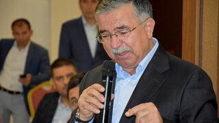 Bakan İsmet Yılmaz gözyaşlarını tutamadı