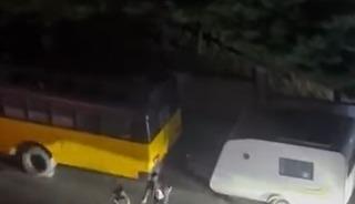Beylikd&uuml;z&uuml;&rsquo;nde &ccedil;ocuğunun g&ouml;z&uuml; &ouml;n&uuml;nde tekme tokat d&ouml;v&uuml;ld&uuml;