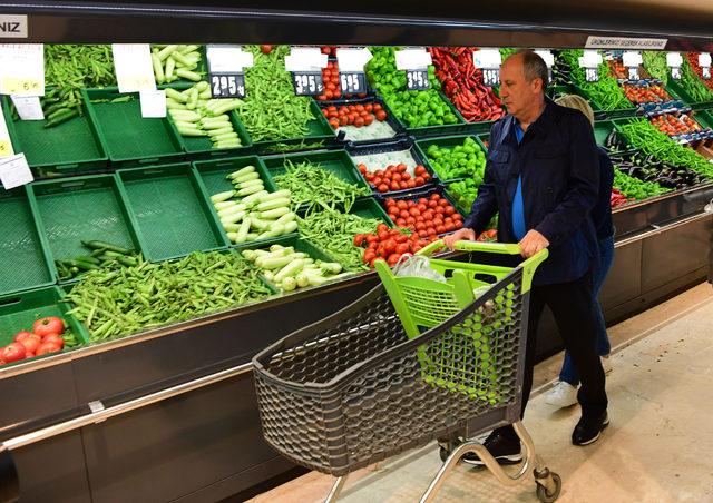 Muharrem İnce ve eşi alışverişe &ccedil;ıktı 2