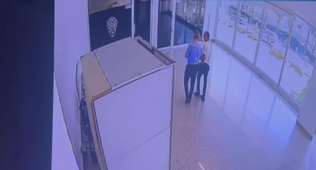 Adliyeye kalem g&ouml;r&uuml;n&uuml;ml&uuml; silahla girmeye &ccedil;alıştı! İfadesinde eşini su&ccedil;ladı 5