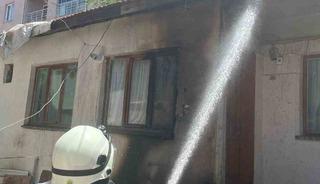 M&uuml;stakil evin &ccedil;atısına &ccedil;ıkan yangın b&uuml;y&uuml;meden s&ouml;nd&uuml;r&uuml;ld&uuml;