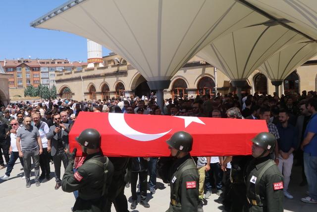 Kırıkkale deki patlamada hayatını kaybeden Turan Göl, Çankırı da toprağa verildi 2