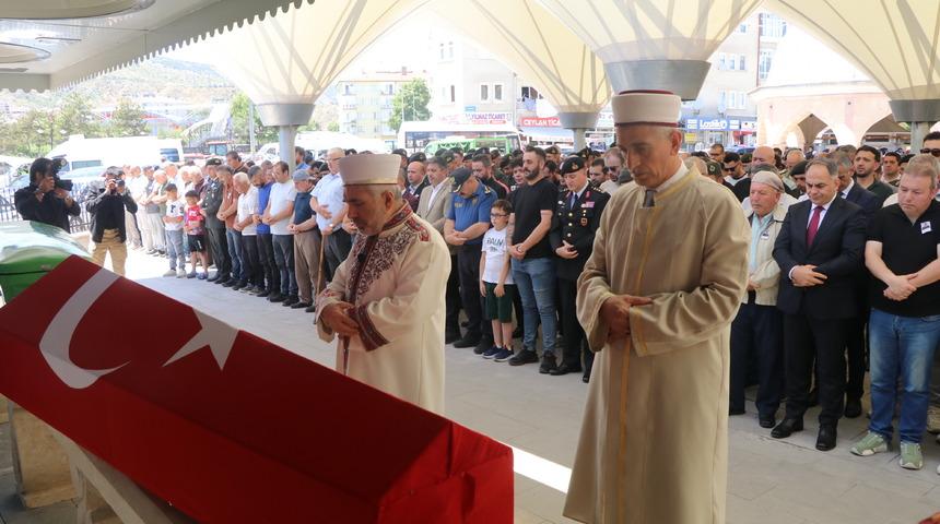 Kırıkkale'deki patlamada hayatını kaybeden Turan G&ouml;l, &Ccedil;ankırı'da toprağa verildi