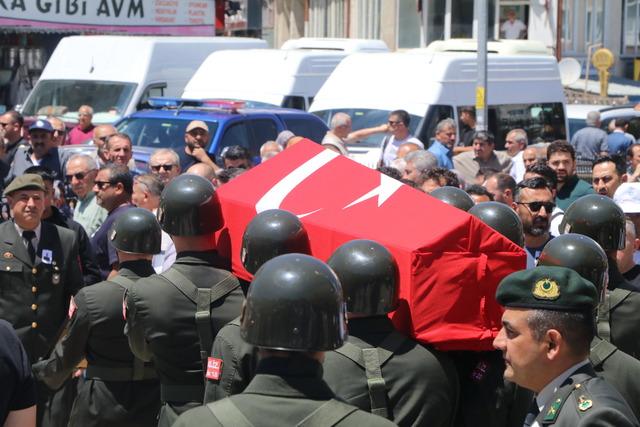 Kırıkkale deki patlamada hayatını kaybeden Turan Göl, Çankırı da toprağa verildi 3