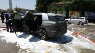 Park halindeki araç yangında kullanılmaz hale geldi