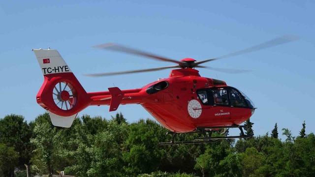 Yüksekten düşen kadının imdadına ambulans helikopter yetişti 2