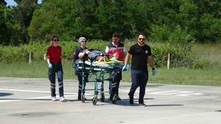 Yüksekten düşen kadının imdadına ambulans helikopter yetişti