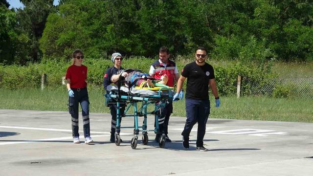 Yüksekten düşen kadının imdadına ambulans helikopter yetişti