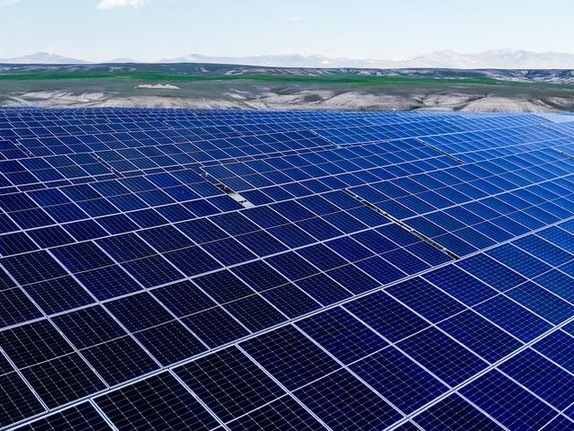 K&uuml;resel g&uuml;neş enerjisi kapasitesi 3 teravat sınırını aştı
