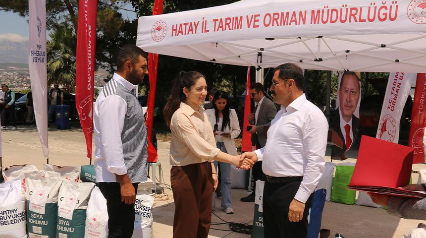 Hatay'da 1387 depremzede &ccedil;ift&ccedil;iye tohum desteğinde bulunuldu