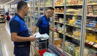 Tosya&rsquo;da zabıta ekipleri maketleri denetledi