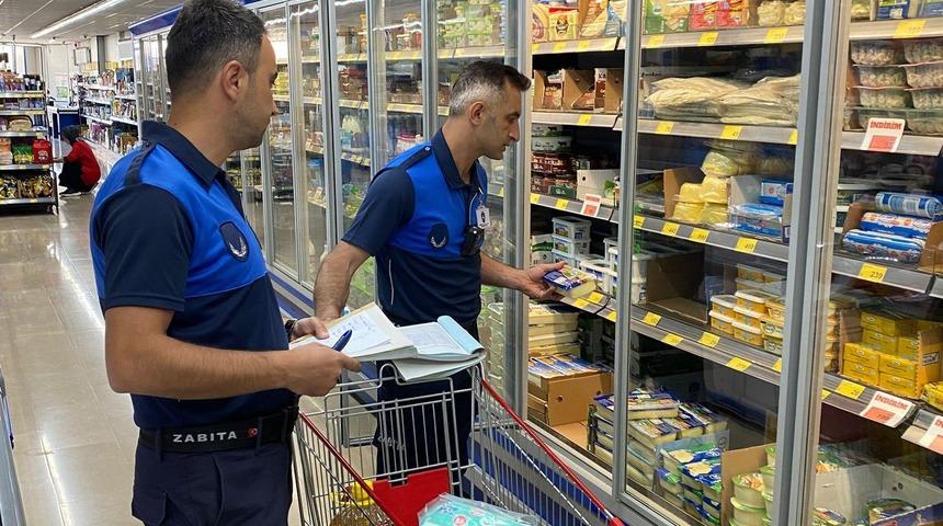 Tosya&rsquo;da zabıta ekipleri maketleri denetledi