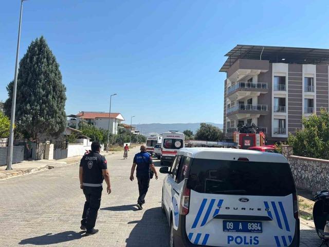 Çatıdaki kartonlar alev aldı, 4 kişi dumandan etkilendi 1