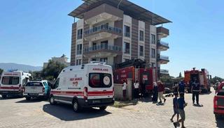 &Ccedil;atıdaki kartonlar alev aldı, 4 kişi dumandan etkilendi