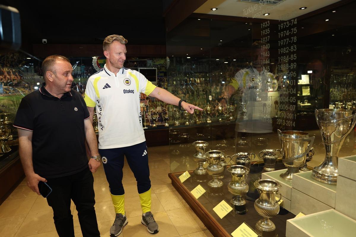 Dirk Kuyt, Fenerbahçe’ye yardımcı antrenör olarak geri döndü 4