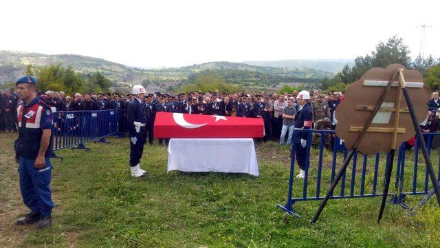 Arkadaşının kazara vurduğu askerin köyünde yas (2)