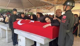 Birliğine d&ouml;nerken kazada hayatını kaybetmişti, son yolculuğuna uğurlandı