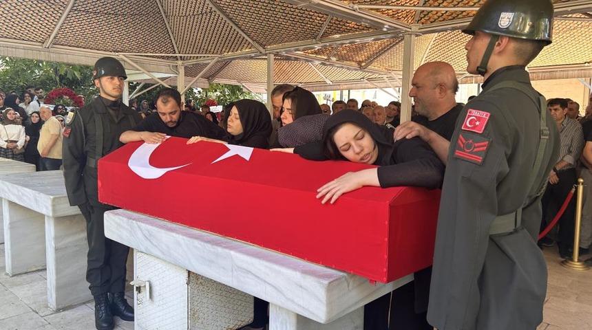Birliğine d&ouml;nerken kazada hayatını kaybetmişti, son yolculuğuna uğurlandı