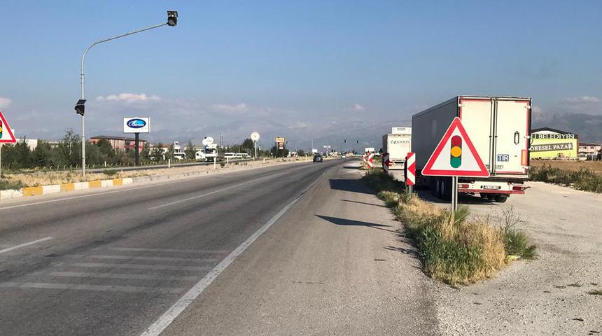 Yol kenarında tabancayla sırtından vurulmuş halde bulundu