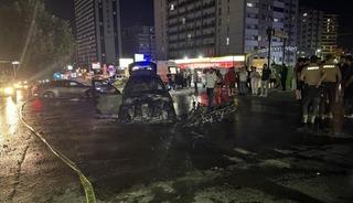 Otomobil ile motosiklet &ccedil;arpıştı: Ara&ccedil;lar alevlere teslim oldu