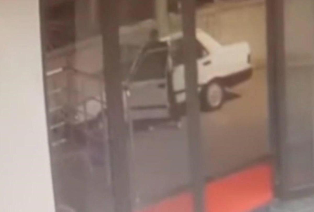 Kayseri de 1 kişinin &ouml;ld&uuml;ğ&uuml;, 2 kişinin de yaralandığı bı&ccedil;aklı kavganın g&ouml;r&uuml;nt&uuml;leri ortaya &ccedil;ıktı 1