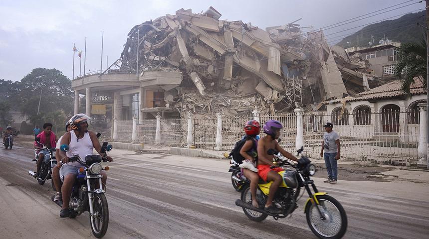 Venezuela'da 7,5 ve 7,2 b&uuml;y&uuml;kl&uuml;ğ&uuml;nde iki deprem!
