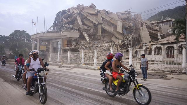 Venezuela'da 7,5 ve 7,2 büyüklüğünde iki deprem!