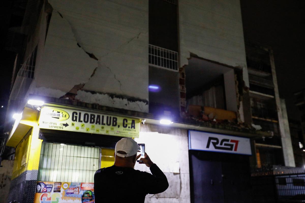 Venezuela da peş peşe iki b&uuml;y&uuml;k deprem: 7,5 ve 7,2... B&ouml;lgeden ilk g&ouml;r&uuml;nt&uuml;ler geldi 3